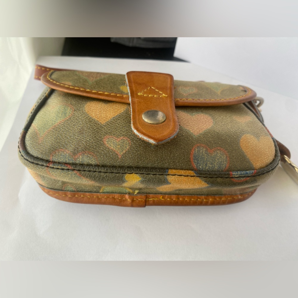 Dooney and Bourke Heart wristlet - Picture 8 of 8